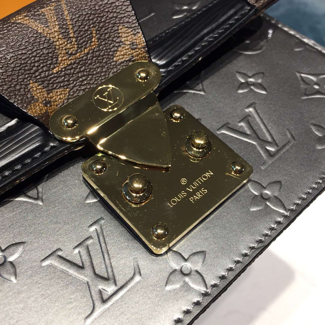 Louis Vuitton LV WYNWOOD Tote Handbag M90516